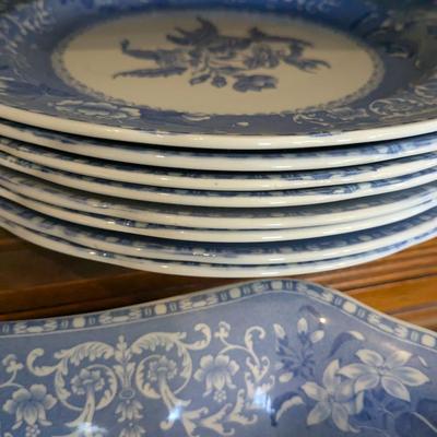 Immaculate 8 Place Setting Copeland Spode "Spode's Camilla" with Serving Dishes