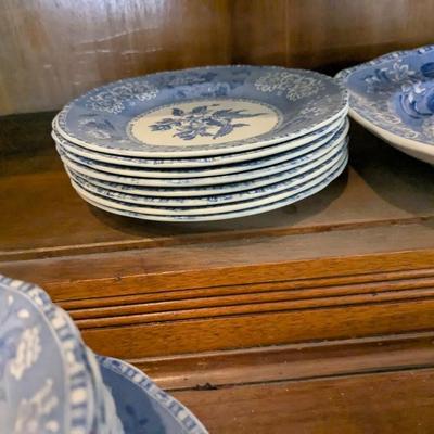 Immaculate 8 Place Setting Copeland Spode "Spode's Camilla" with Serving Dishes