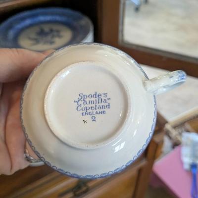 Immaculate 8 Place Setting Copeland Spode "Spode's Camilla" with Serving Dishes