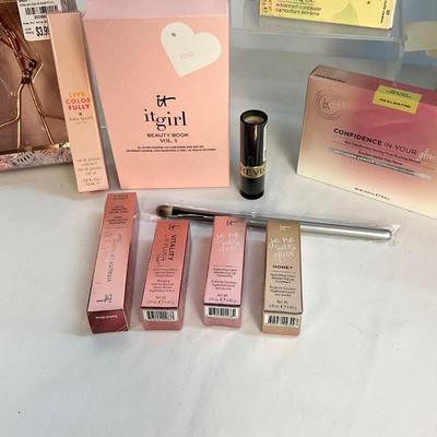 Lot A 438 It Girl Pretty In Pink Cosmetic Lot