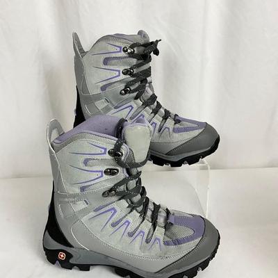 Lot A 443 Swiss Gear Outdoor Boots (8) Lot