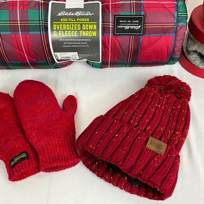 Lot A 453 Women’s Winter Lot Christmas Gifts