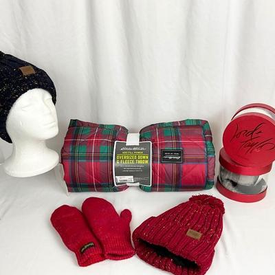 Lot A 453 Women’s Winter Lot Christmas Gifts