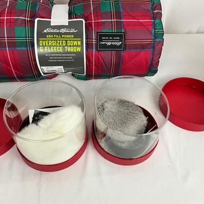 Lot A 453 Women’s Winter Lot Christmas Gifts