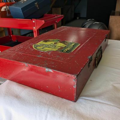 Vintage Gilbert Erector set in Original Metal Case