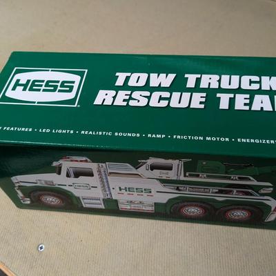 2019 Hess Truck Tow Truck Rescue Team Brand New Mint Condition