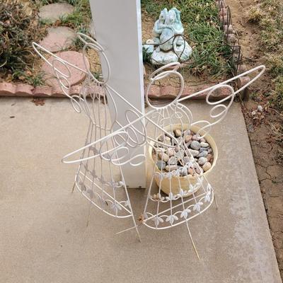 2 angel trellises