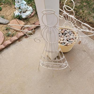 2 angel trellises