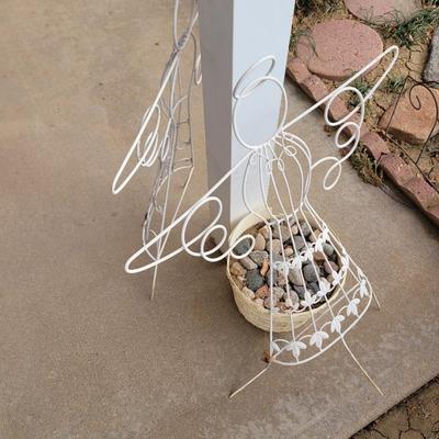 2 angel trellises