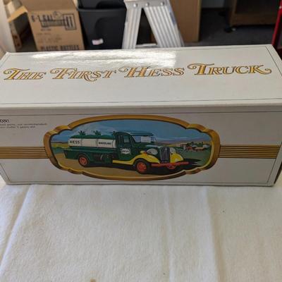 New 1982 THE FIRST HESS TOY TRUCK