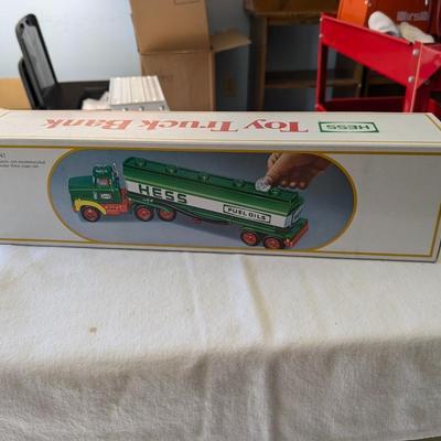 New 1984 Hess Oil Toy Tanker Truck Bank Original Box