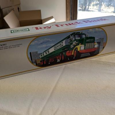 New 1984 Hess Oil Toy Tanker Truck Bank Original Box