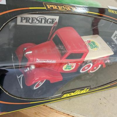 Sun-Drop Soda Diecast Solido Pick-up Truck