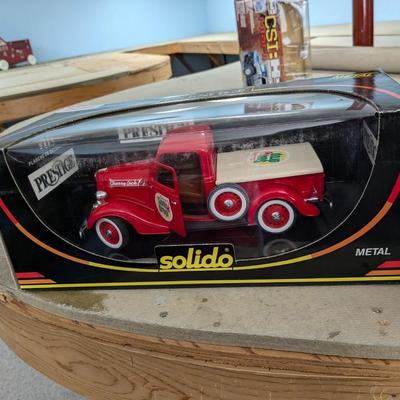 Sun-Drop Soda Diecast Solido Pick-up Truck