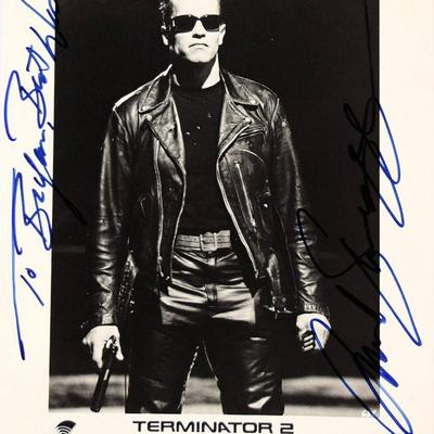 Arnold Schwarzenegger signed Terminator 2 movie photo 