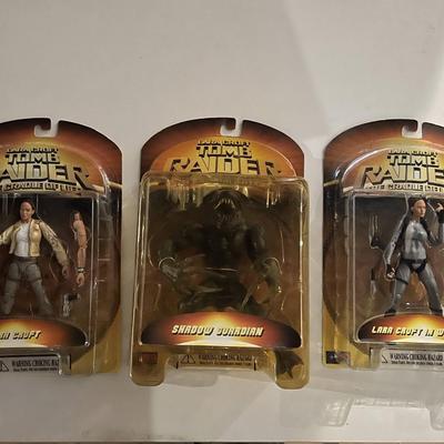 Lara Croft Tomb Raider set of 3 actions figures in original packaging