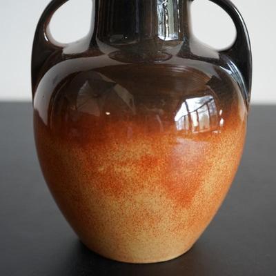 PITTSVILLE POTTERY HANDLED VASE. TWO TONE GLAZE 8.5"