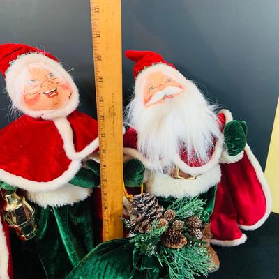 LOT Large Annalee Santa and Mrs Claus Dolls Dated 2004