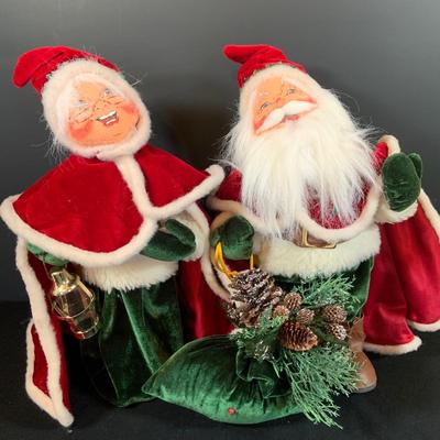 LOT Large Annalee Santa and Mrs Claus Dolls Dated 2004