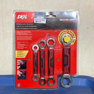 LOT 59: Bauer Detail Corner Sander 2019E-B, Hercules Sanding Sheets and Skil Box Wrench Set (New in Package)