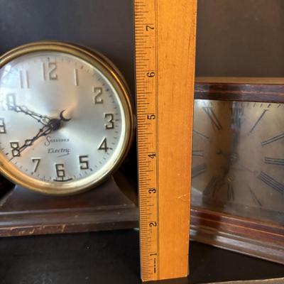 LOT 105: Electric Shelf Clock Collection: Sessions, Hammond, and Telechron