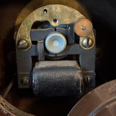 LOT 105: Electric Shelf Clock Collection: Sessions, Hammond, and Telechron