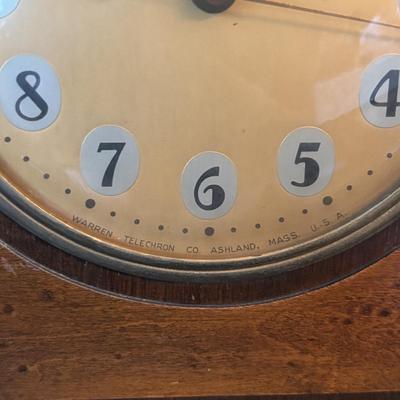 LOT 105: Electric Shelf Clock Collection: Sessions, Hammond, and Telechron