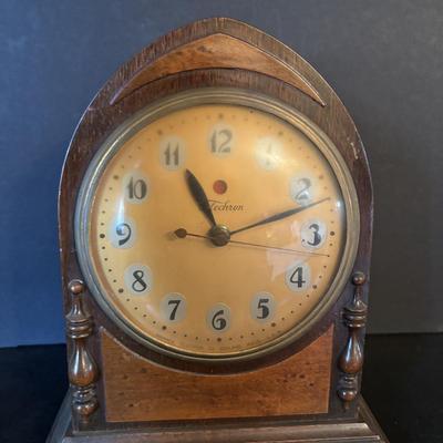 LOT 105: Electric Shelf Clock Collection: Sessions, Hammond, and Telechron
