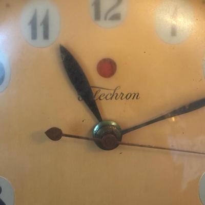 LOT 105: Electric Shelf Clock Collection: Sessions, Hammond, and Telechron