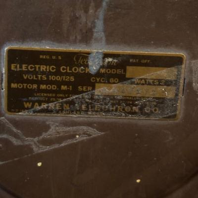 LOT 105: Electric Shelf Clock Collection: Sessions, Hammond, and Telechron