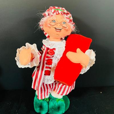 LOT 166: Annalee Holiday Dolls Santa Claus with a Bag Full of Toys and Mrs Claus