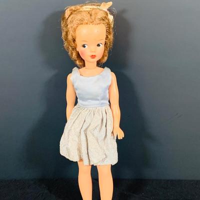 LOT 179: Collection of Vintage Fashion Dolls by Ideal and Deluxe Reading Corp