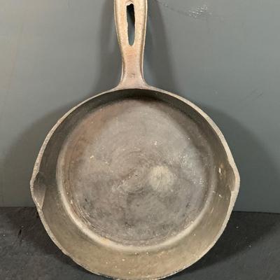 LOT 182: Collection of Cast Iron Fry Pan and Skillets by Griswold and More