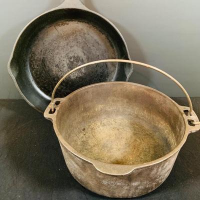 LOT 183: Wagner Cast Iron Skillet and Pot