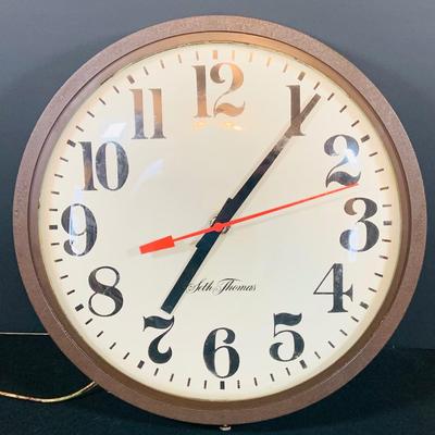 LOT 185: Vintage Seth Thomas Bubble Glass Large Wall Clock