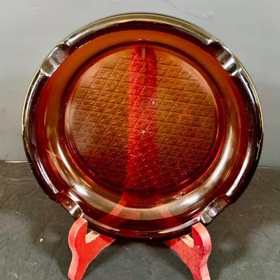 LOT 187: Collection of Vintage Ashtrays Including Amber Glass, Alligator, MCM Ceramic and More