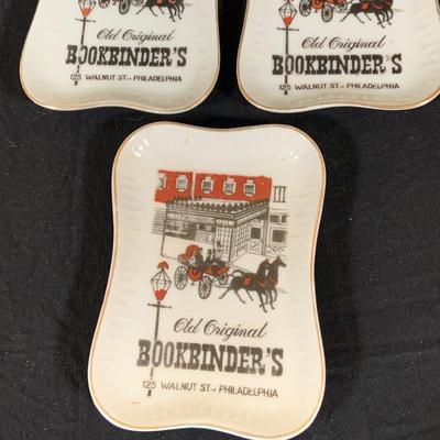 LOT 187: Collection of Vintage Ashtrays Including Amber Glass, Alligator, MCM Ceramic and More