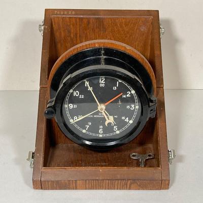 LOT 256: U.S. Clock, Message Center, M2 in Wooden Travel Box 769828 with Key