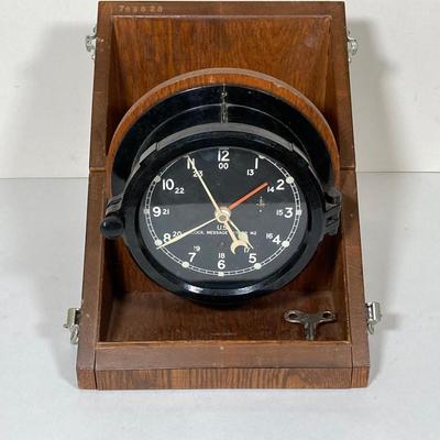 LOT 256: U.S. Clock, Message Center, M2 in Wooden Travel Box 769828 with Key