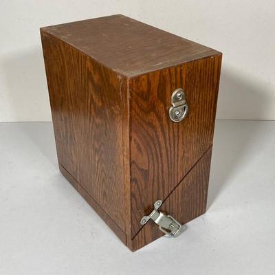 LOT 256: U.S. Clock, Message Center, M2 in Wooden Travel Box 769828 with Key