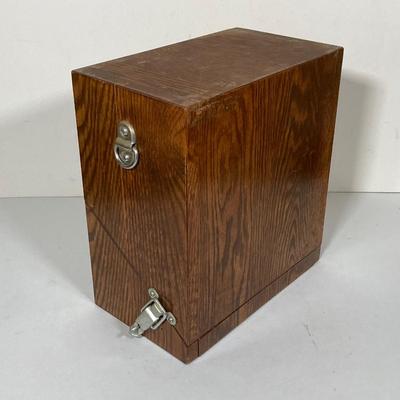 LOT 256: U.S. Clock, Message Center, M2 in Wooden Travel Box 769828 with Key