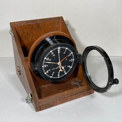 LOT 256: U.S. Clock, Message Center, M2 in Wooden Travel Box 769828 with Key