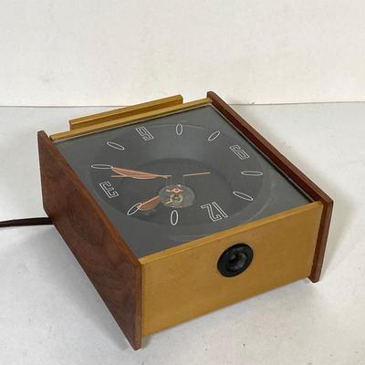 LOT 257: Pair of MCM Mantle / Table Clocks - Peter and More