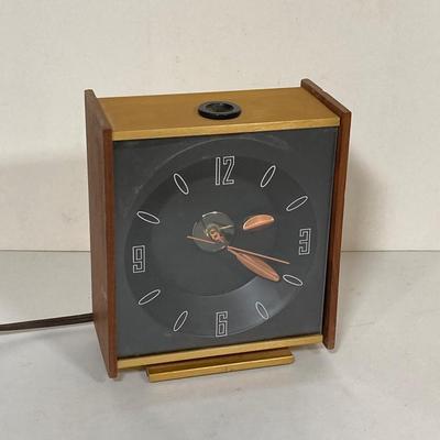 LOT 257: Pair of MCM Mantle / Table Clocks - Peter and More
