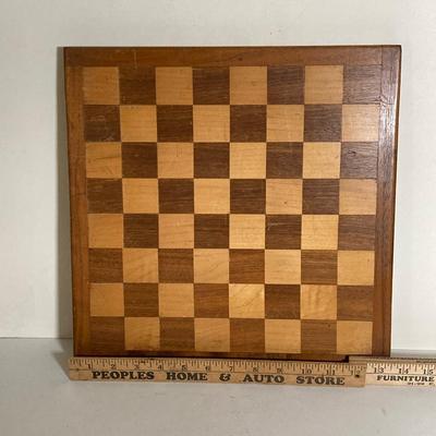 LOT 262: Chess Collection - Vintage, Miniature, Travel, Tandy Electronic and Books