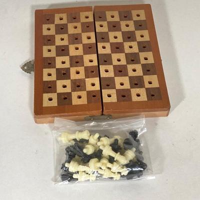 LOT 262: Chess Collection - Vintage, Miniature, Travel, Tandy Electronic and Books
