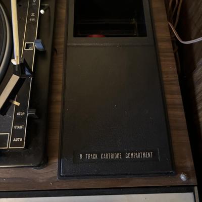 LOT 271: Vintage Ambassador Stereo w/8-Track