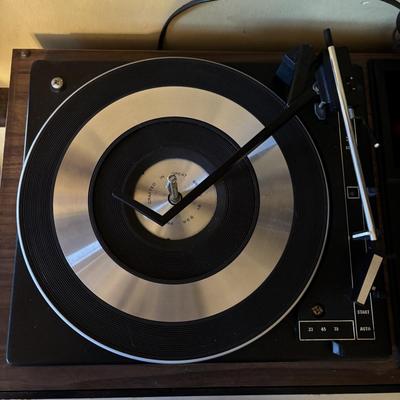 LOT 271: Vintage Ambassador Stereo w/8-Track