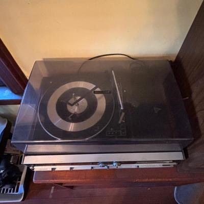 LOT 271: Vintage Ambassador Stereo w/8-Track