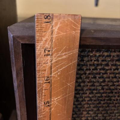 LOT 271: Vintage Ambassador Stereo w/8-Track